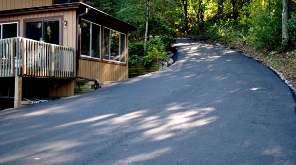 A professionally paved Gavers Pavers driveway